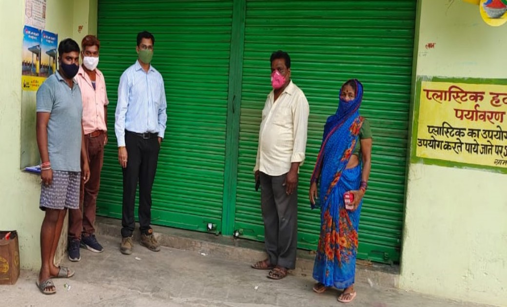 महासमुंद : लाॅकडाउन में दुकान खोलने पर किया गया सील बंद, निय... - CG Sandesh