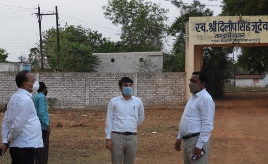 महासमुंद : कलेक्टर ने रेलवे स्टेशन तथा नयापारा सामुदायिक भवन... - CG Sandesh