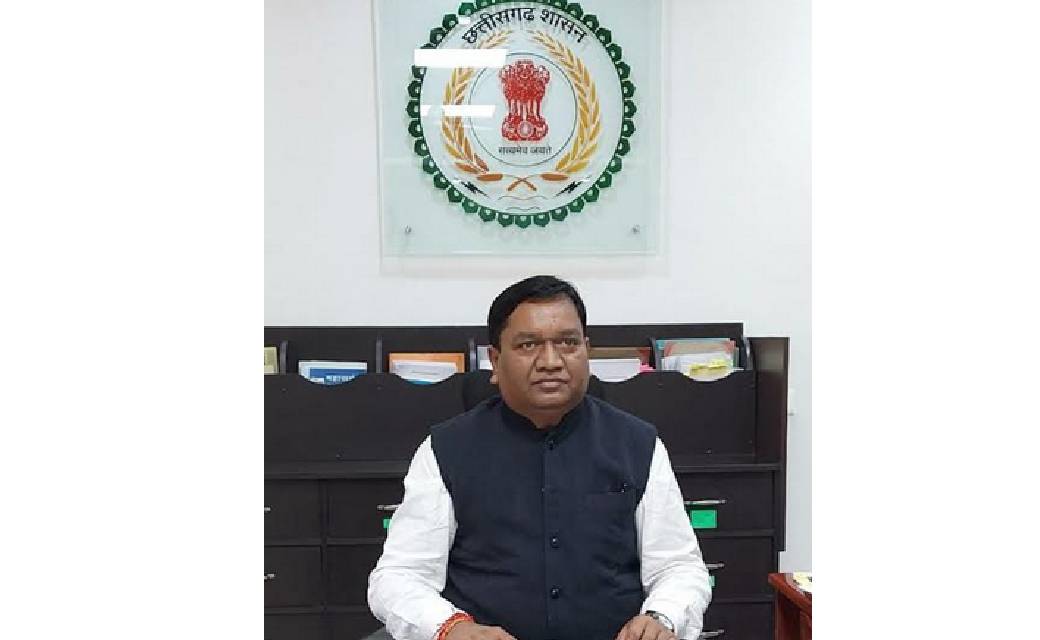 महासमुन्द : कलेक्टर डी. सिंह ने रेमडेसिविर इंजेक्शन व अन्य ज... - CG Sandesh