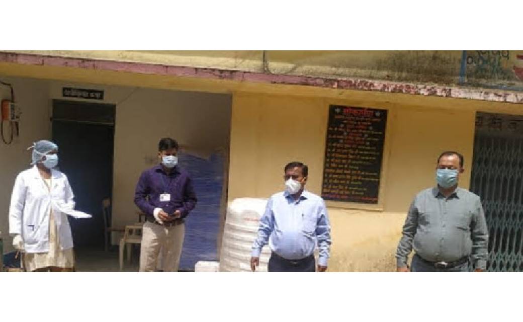महादेव कावरे ने आज कोविड केयर सेंटर का निरीक्षण कर  मरीजो के... - CG Sandesh