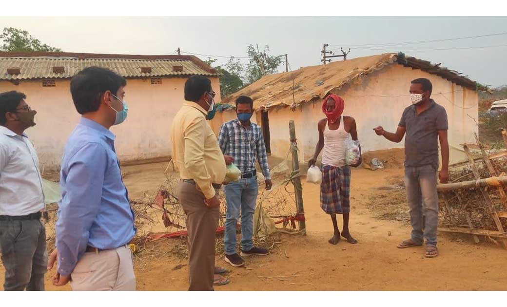 महासमुंद : कलेक्टर की उपस्थिति में पचरी एंव बरेकेल के पंचायत... - CG Sandesh