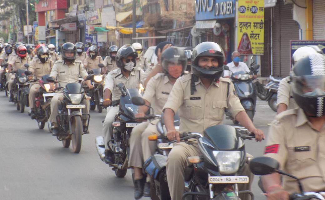महासमुन्द में पुलिस के अधिकारियों, कर्मचारियों द्वारा  किया ... - CG Sandesh