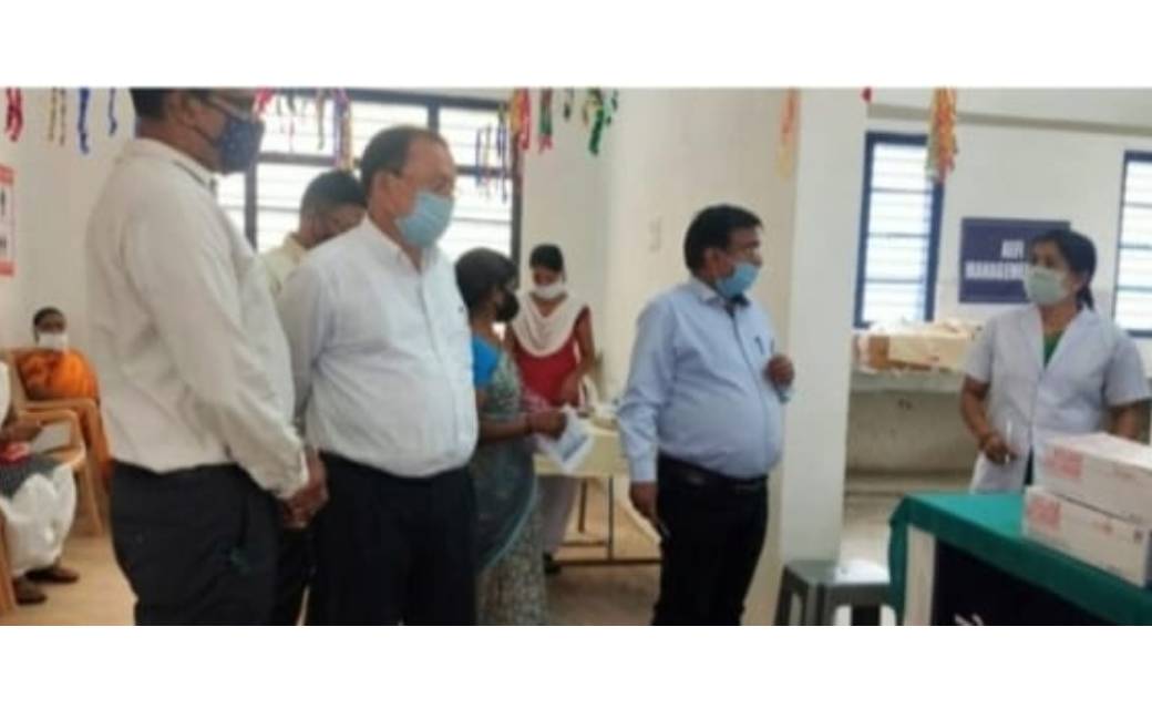 कलेक्टर महादेव कावरे ने किये कई स्वास्थ्य केंद्रो की आकस्मिक... - CG Sandesh