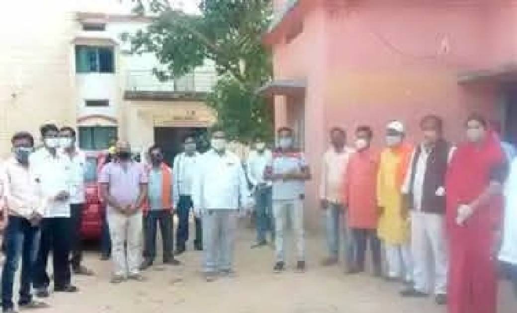 बागबाहरा : वैक्सीनशन के प्रति जागरूकता लाने, जनपद अध्यक्ष स्मिता हितेश चन्द्राकर ने सामाज प्रमुखों के साथ कि बैठक