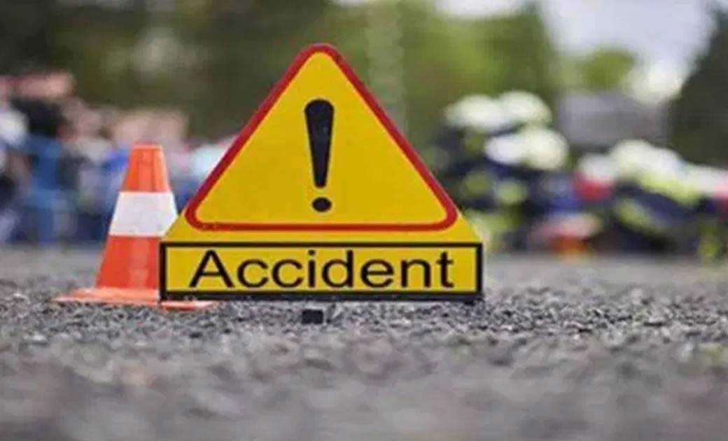 बागबाहरा  : बच्चों के लिए कपड़ा लेने जा रहे व्यक्ति सड़क हादसे... - CG Sandesh