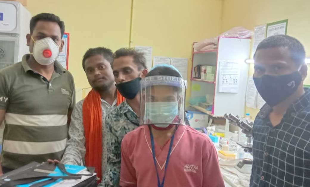 महासमुंद  : कोरोना के संकटकाल में भी जरूरतमंद को विषम परिस्थिति में रक्त उपलब्ध करा रहा है शहर का बजरंग दल