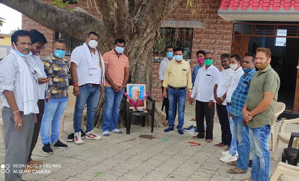बागबाहरा : एल्डरमैन निधि से होने वाले बोर खनन का संसदीय सचिव ने किया पूजन