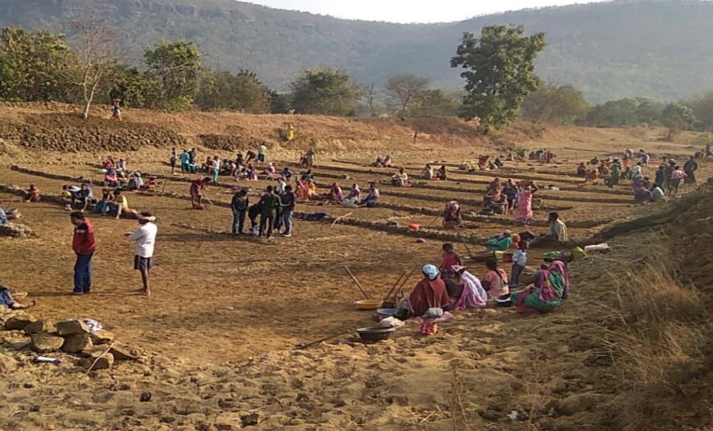 महासमुंद : पटरी पर लौटती जिंदगी, आज मनरेगा में 1 लाख 16 हजार... - CG Sandesh