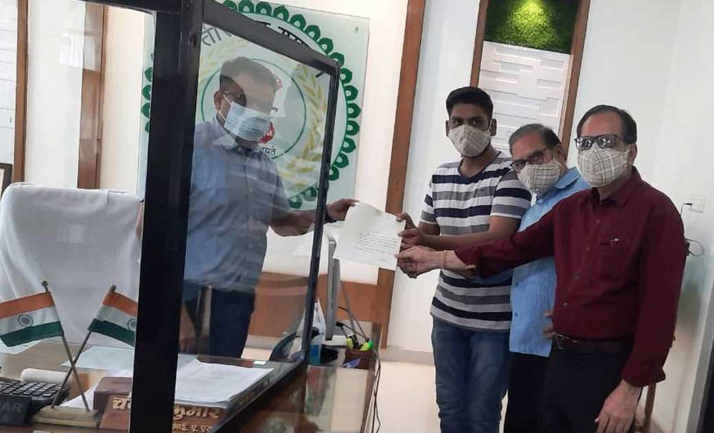 कांकेर : कोरोना संक्रमितों के उपचार हेतु 31 नग ऑक्सीमीटर दान
