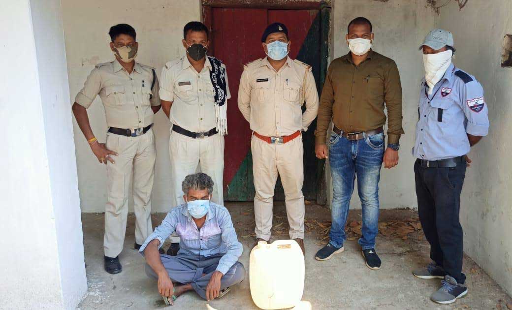 बसना :  ज़िला आबकारी विभाग की अवैध शराब पर बड़ी कार्यवाही - CG Sandesh