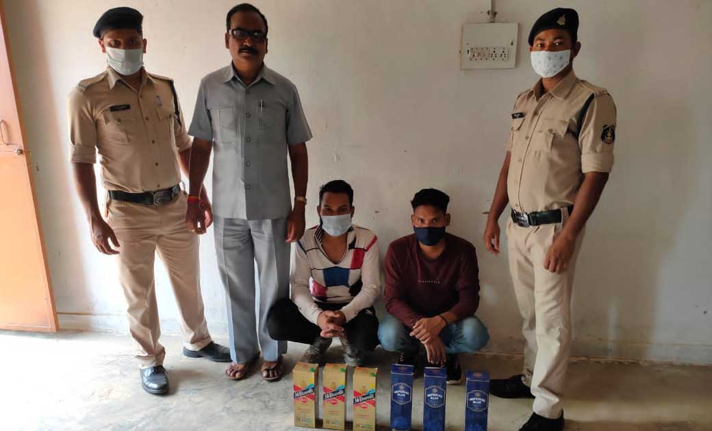 06 बंफर अंग्रेजी शराब एवं 40 पाऊच हिरण छाप (12.5 लीटर)  शराब को तस्करी करते  02 आरोपी गिरफ्तार