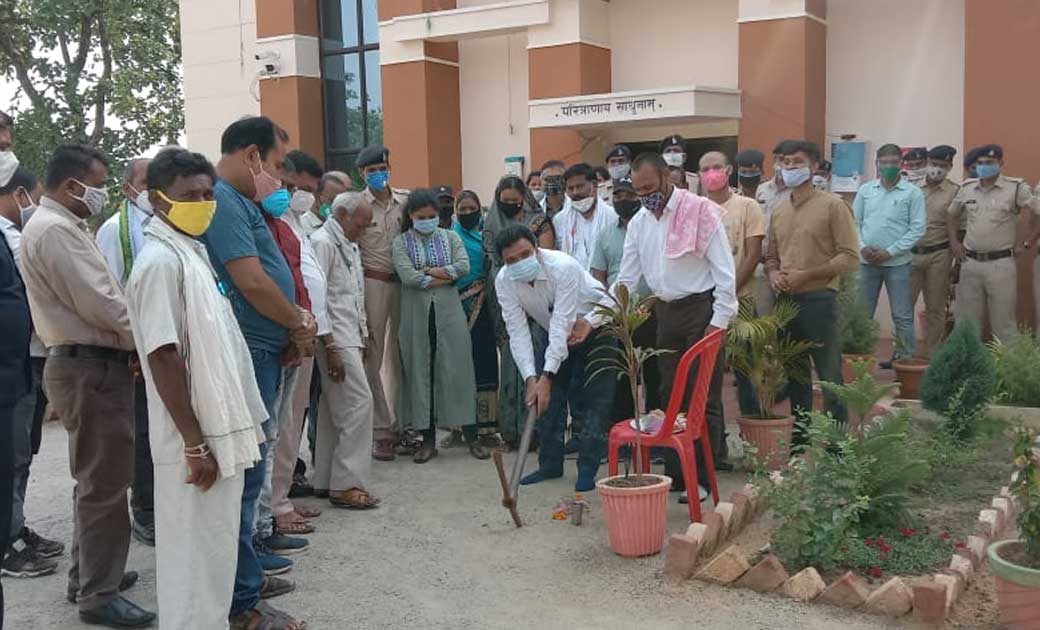 बागबाहरा : मुख्य मार्ग से थाना तक बनने वाले विधायक निधि से स्वीकृत सीसी रोड का भूमिपूजन हुआ संपन्न