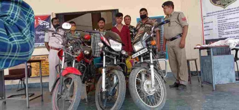 चोरी की मोटरसाइकिल के साथ दो गिरफ्तार - CG Sandesh