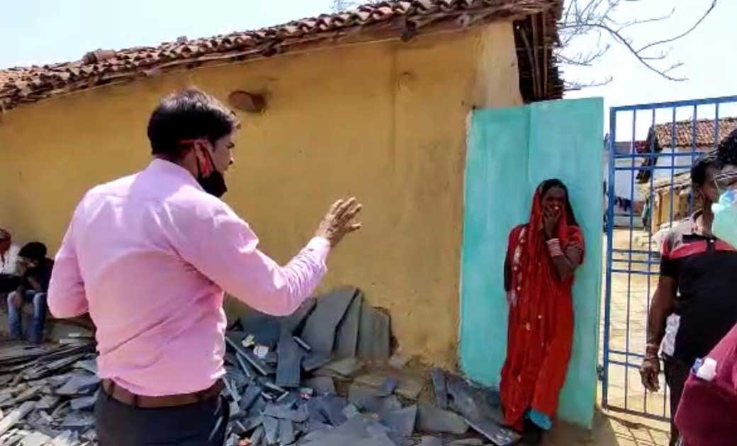 टीका लगने के बाद मैं नही मरा….  जिंदा होने का सबूत देते  महा... - CG Sandesh