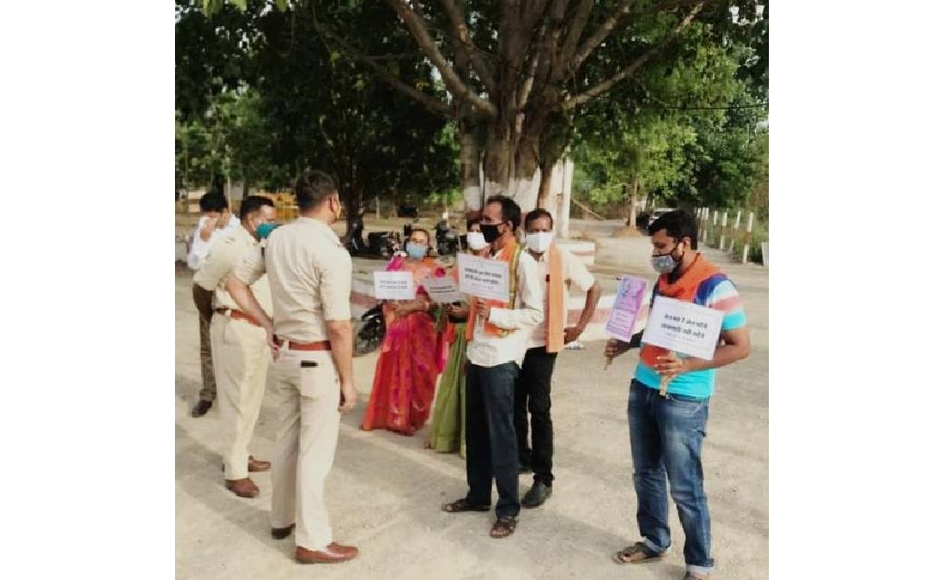 बागबाहरा : टूलकिट मामले में कोमाखान भाजपा मंडल ने विरोध प्रदर्शन कर थाना में दी गिरिफ्तारी