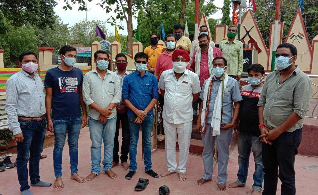 पिथौरा : ब्लॉक कांग्रेस कमेटी पिथौरा के द्वारा, झीरम घाटी में शहीद वरिष्ठ कांग्रेसी नेताओं को दी श्रधांजलि