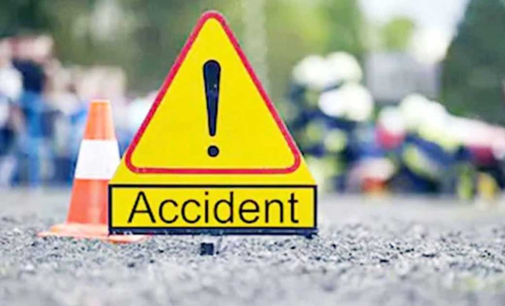 तेन्दूकोना : तेज रफ़्तार पिकप ने दुसरे वाहन को ठोकर मारकर, मक... - CG Sandesh