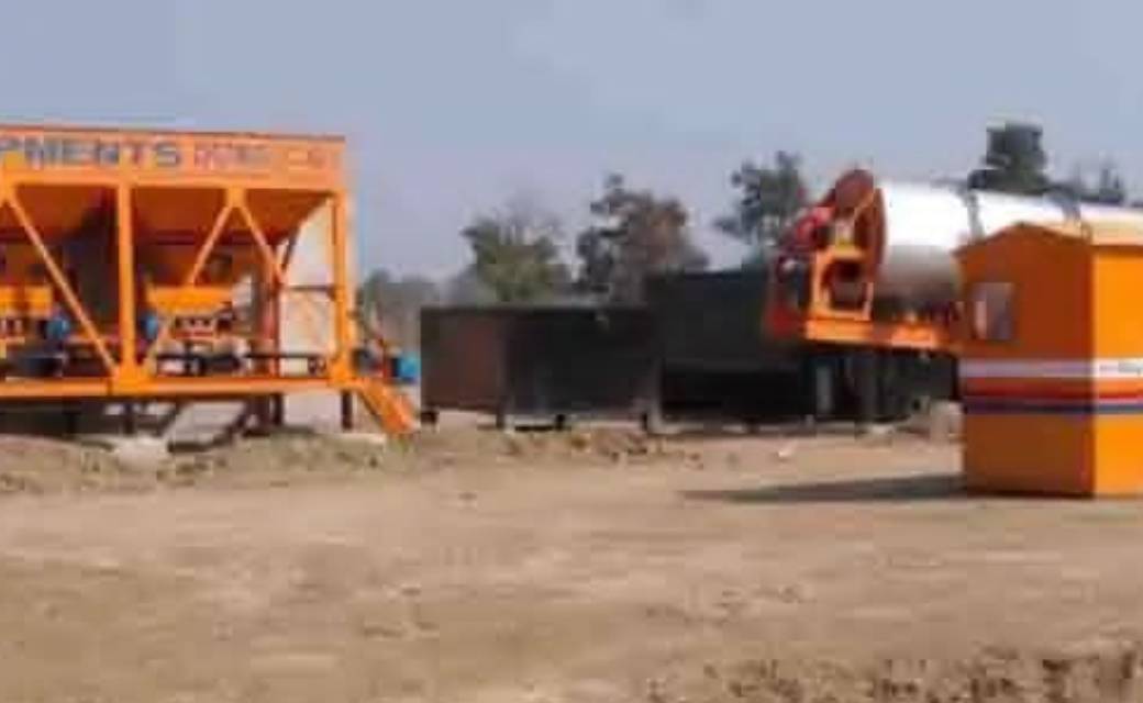 पिथौरा : बगैर स्वीकृति एंव शासकीय नियमो को ताक में रख कर  लगाया जा रहा डामर प्लांट, ग्रामीणों ने जताया विरोध
