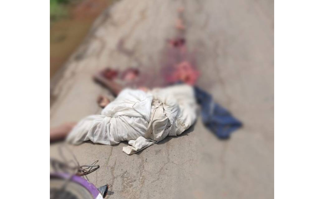 बिग ब्रेकिंग:- रायगढ़ रोड़ में घटा बड़ा हादसा..एक व्यक्ति को अज्ञात वाहन ने बेरहमी से कुचला.. सर हुवा धड़ से अलग..!