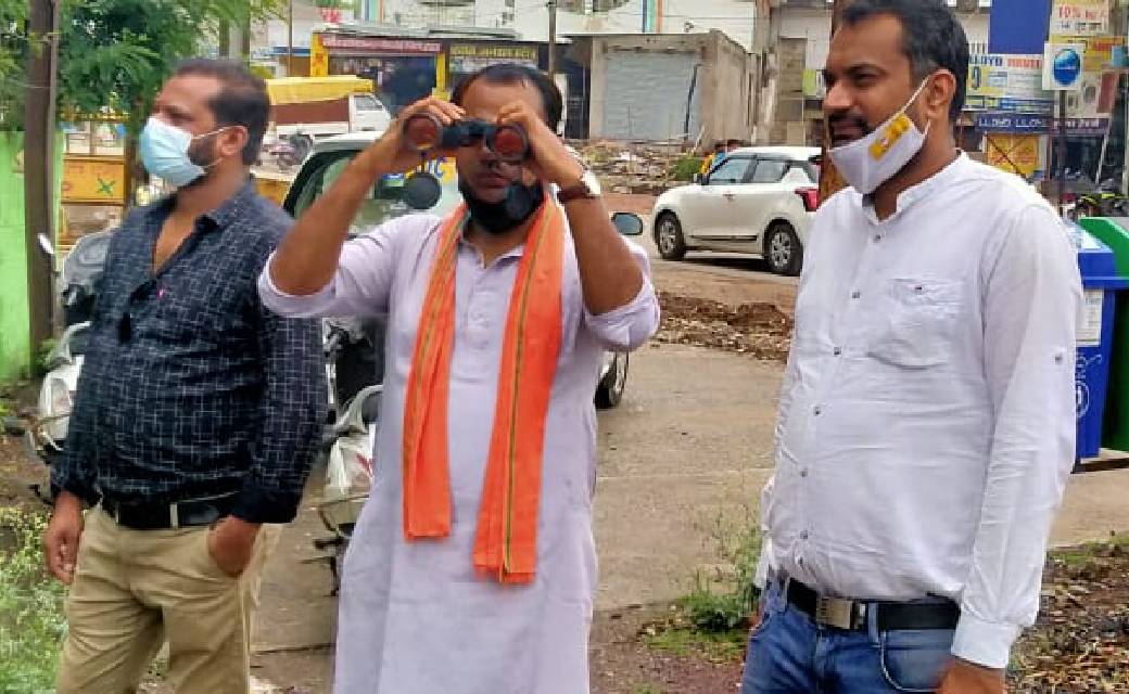 दूरबीन लेकर गोठान खोजने निकले भाजपा नेता... शासन की अधिकृत व... - CG Sandesh