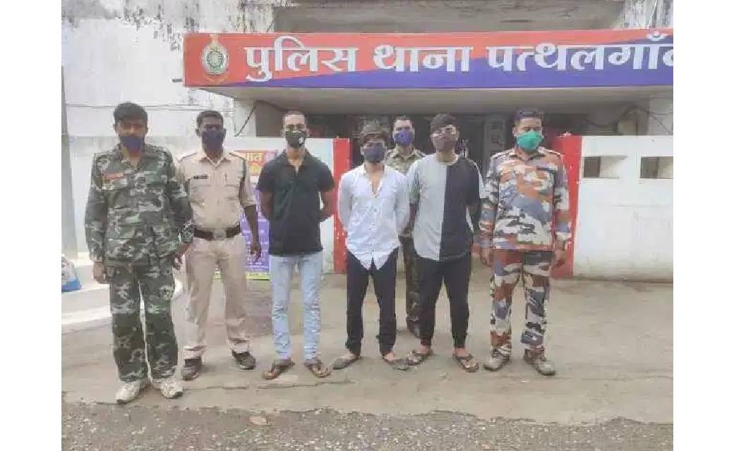 अश्लील मैसेज कर  नाबालिक लड़की के साथ छेड़छाड़...घर में घुसक... - CG Sandesh