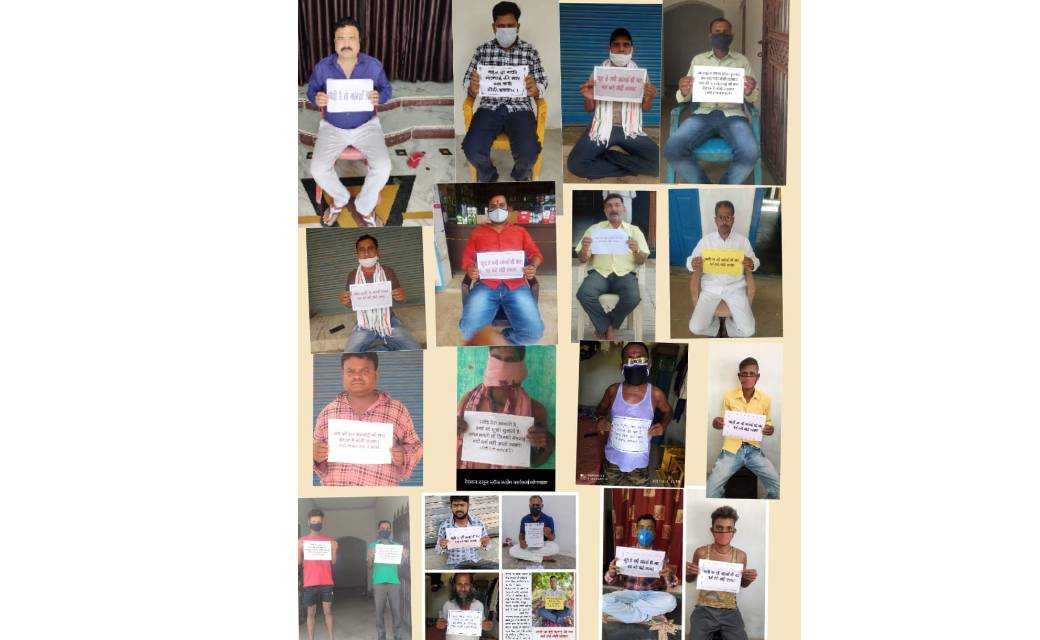 बागबाहरा : देश मे बढ़ते महंगाई और केंद्र  सरकार के कुनीतियों के खिलाफ काँग्रेशियों ने तख्ती पकड़ कर  किया विरोध