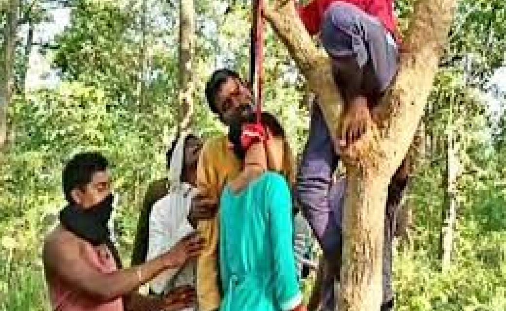 तीन बच्चों के  पिता ने 18 साल की लड़की के साथ पेड़ में लटककर क... - CG Sandesh