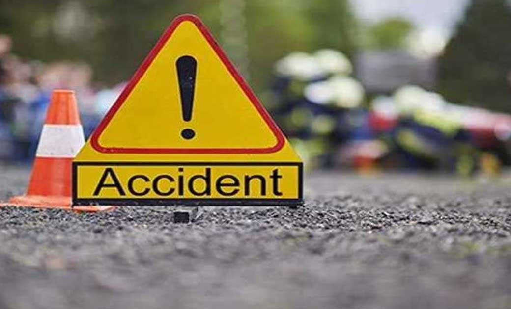 तेज गति के चलते ट्रैक्टर ट्राली असंतुलित होकर पलटी, 2 को हलकी चोट, एक गंभीर रूप से घायल