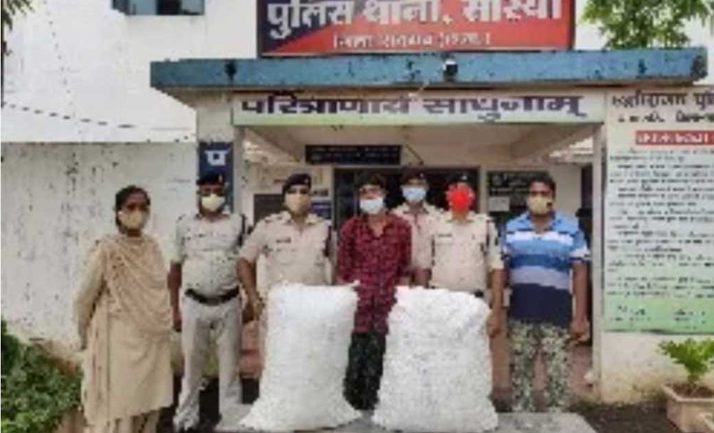 घर के ऊपरी कमरे से 35 किलो गांजा बरामद, मुखबीर और ग्राम रक्षा समिति की सहायता से सरिया पुलिस को मिली बड़ी सफलता...