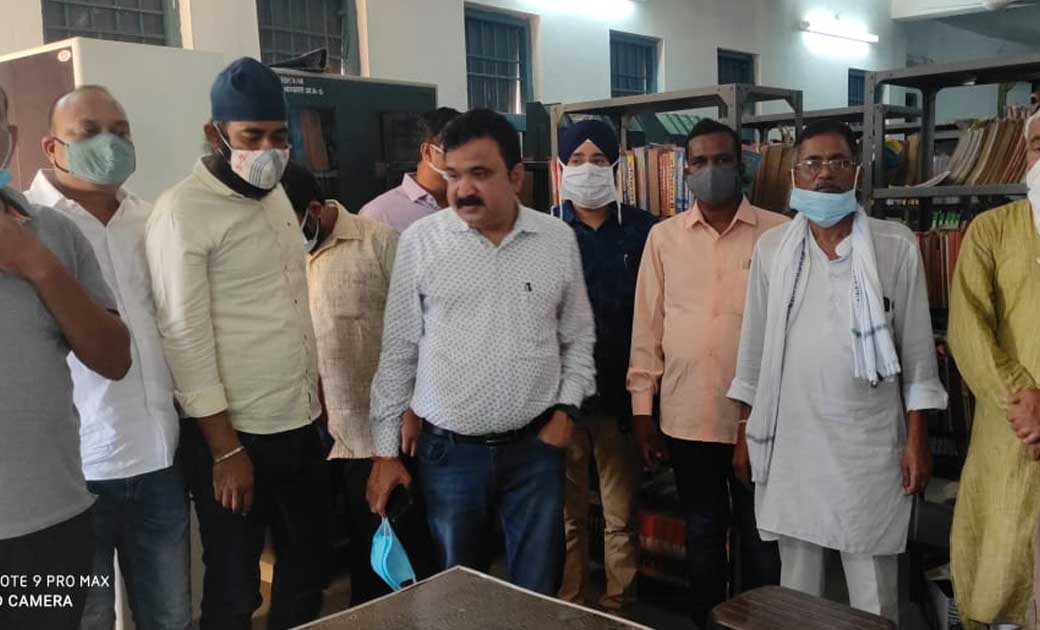 बागबाहरा :  कॉलेज के निरीक्षण के लिए पहुंचे संसदीय सचिव। जनभागीदारी समिति की बैठक में हुए शामिल