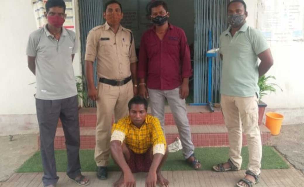 रायगढ़:- मामूली विवाद पर कर दी बुजुर्ग की हत्या..पुलिस से बचने छुप गया था जंगल मे..पुलिस ने किया 2 घण्टे में गिरफ्तार...