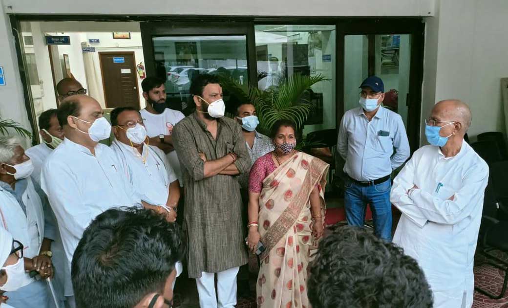 खुड़िया चौकी को यथावत रखने की मांग को लेकर कांग्रेस कमेटी जिलाध्यक्ष सागर सिंह बैस मिले गृहमंत्री ताम्रध्वज साहू से