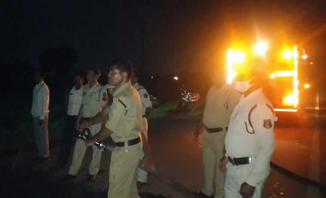 महासमुंद : ट्रक में लगी, पुलिस व फ़ायर ब्रिगेड की मदद से पाया... - CG Sandesh