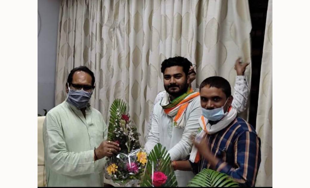सरपंच संघ अध्यक्ष मनीष ध्रुव एवं ST SC OBC संयुक्त मोर्चा के... - CG Sandesh