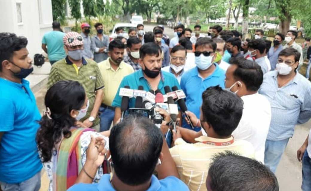 डीजल एस्केलेशन भाड़ा न मिलने पर मंगलवार से जिले भर की ट्रेलर वाहनों को खड़ी करेंगे ट्रेलर वाहन मालिक..