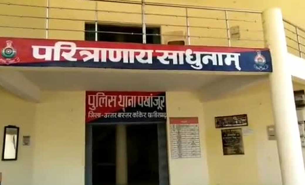 पुलिस में की थी रिपोर्ट इसलिए घर लौटते समय पति-पत्नी की रास्ता रोककर पिटाई, पति को कमरे में बंद कर...........