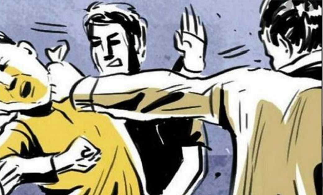 मजदूरी की रकम मांगने पर बाप-बेटे ने मिलकर की पिटाई