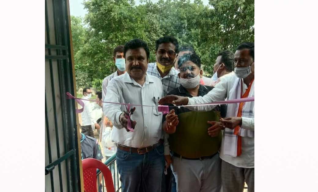 रोका -छेका  तथा वृक्षारोपण कार्यक्रम में सम्मिलित होने के लिए भुरकोनी व सोहागपुर पहुंचे संसदीय सचिव… हायर सेकेंडरी स्कूल भुरकोनी में नवनिर्मित शिक्षा प्रयोगशाला का किया लोकार्पण।