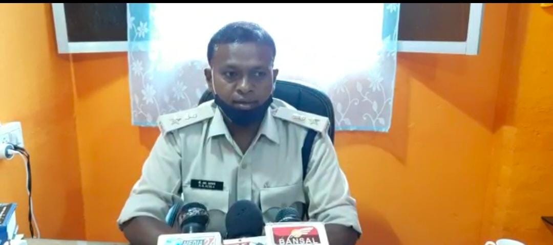 मुंगेली एसपी निरीक्षण में पहुंचे लोरमी थाना जहां मुक्तिधाम टीम ने उनसे सौजन्य मुलाकात कर लोरमी की समस्याओं से अवगत कराएं.....