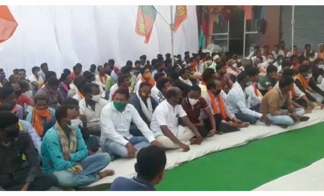 जशपुर जिले के पत्थलगांव में छत्तीसगढ़ में खाद संकट को लेकर आज... - CG Sandesh