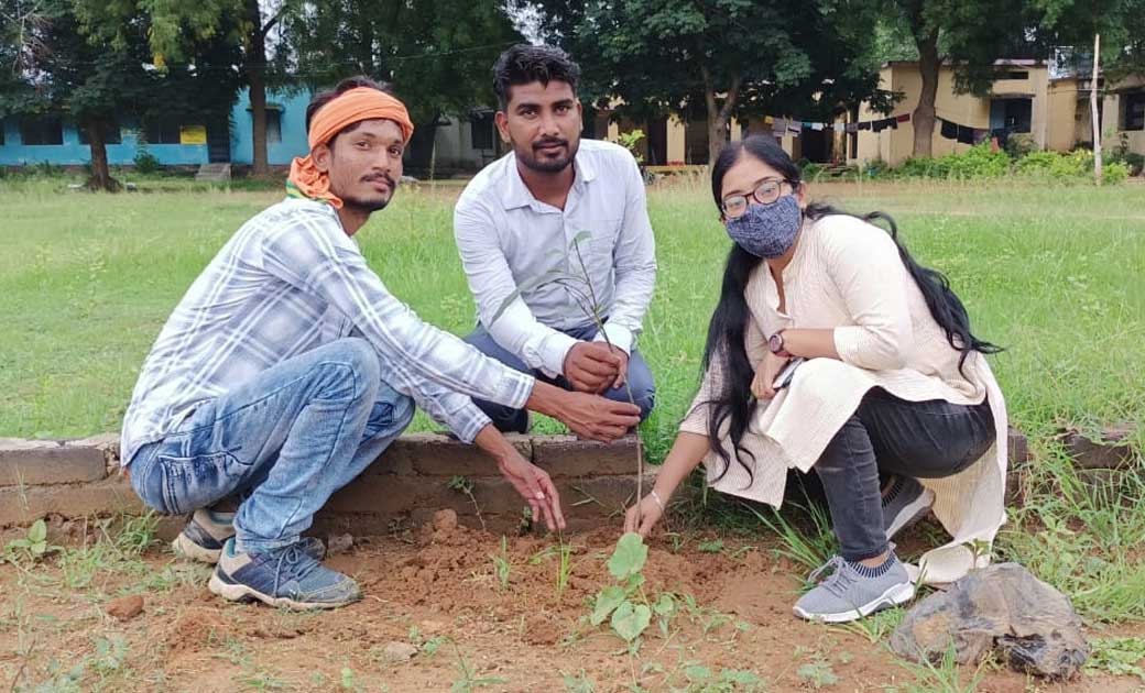 पूरे जिले में चलाया जा रहा वृहद पौधरोपण अभियान...भारतीय जनता युवा मोर्चा के तत्वाधान में चलाया जा रहा अभियान...