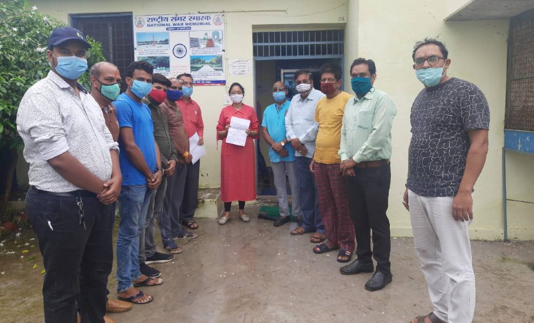 नवपदस्थ टीआई के स्थानांतरण का क्षेत्रवासी कर रहे विरोध, स्थानांतरण रोकने गृहमंत्री के नाम नगर वासियों ने ज्ञापन सौंपा