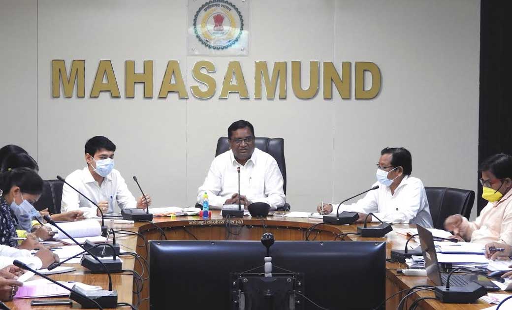  महासमुंद : कलेक्टर  ने अपमानजनक व्यवहार खबर पर त्वरित लिया ... - CG Sandesh