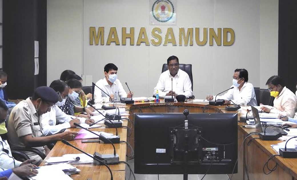 महासमुंद : लंबित बीमित फसलों पर दावा भुगतान की गणना कर जल्द ... - CG Sandesh