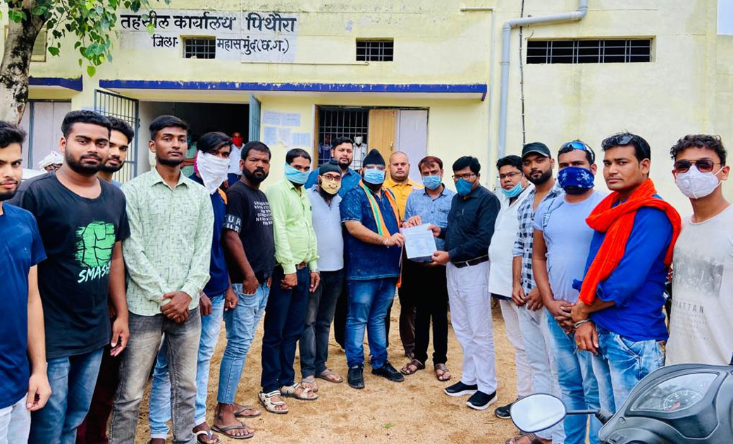 अंग्रेजी शराब दुकान के सामने पिस्तौल लहराकर करने लगे फायर, डर के कारण बुलानी पड़ी पुलिस