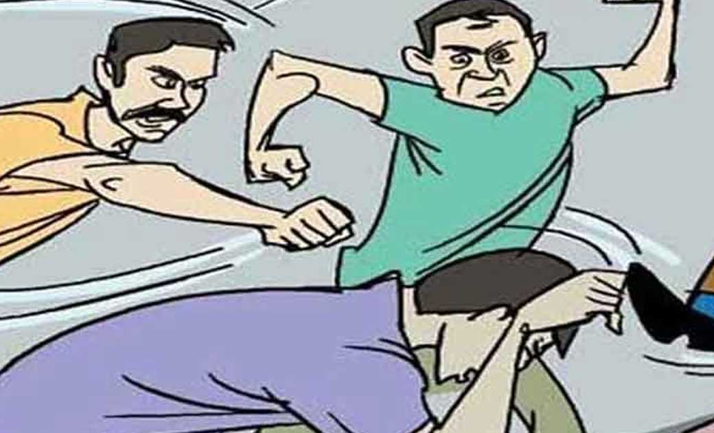 अंडा खाने दुकान पहुंचे दोस्तों के साथ हुई मारपीट