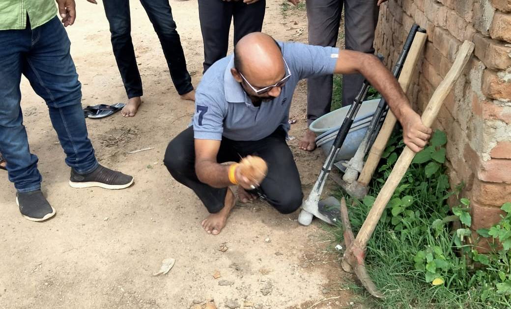 वार्ड में बनेगा सीसी रोड, नगर पंचायत अध्यक्ष प्रतिनिधि और पार्षदों ने किया विकास कार्यों का भूमिपूजन...