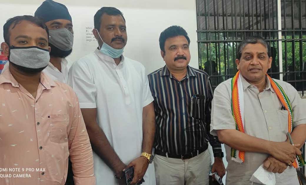संसदीय सचिव के नेतृत्व में बागबाहरा नगर पालिका के प्रतिनिधि मंडल एवं कांग्रेस जनों ने  की नगरीय प्रशासन मंत्री से  सौजन्य भेंट।