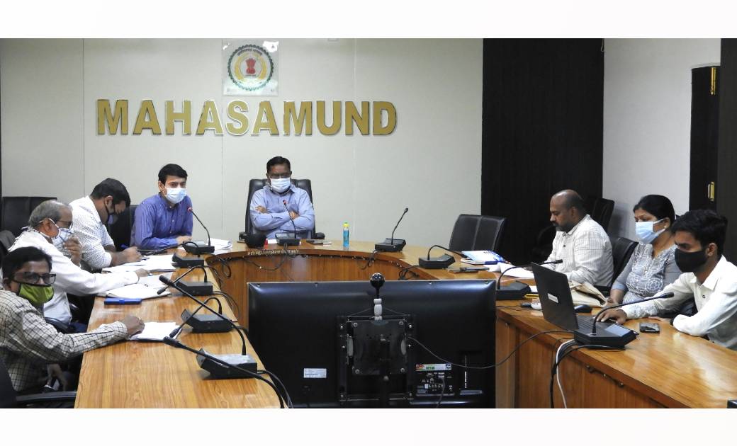 महासमुन्द: कलेक्टर ने की कृषि के काम-काज एवं गतिविधियों की स... - CG Sandesh
