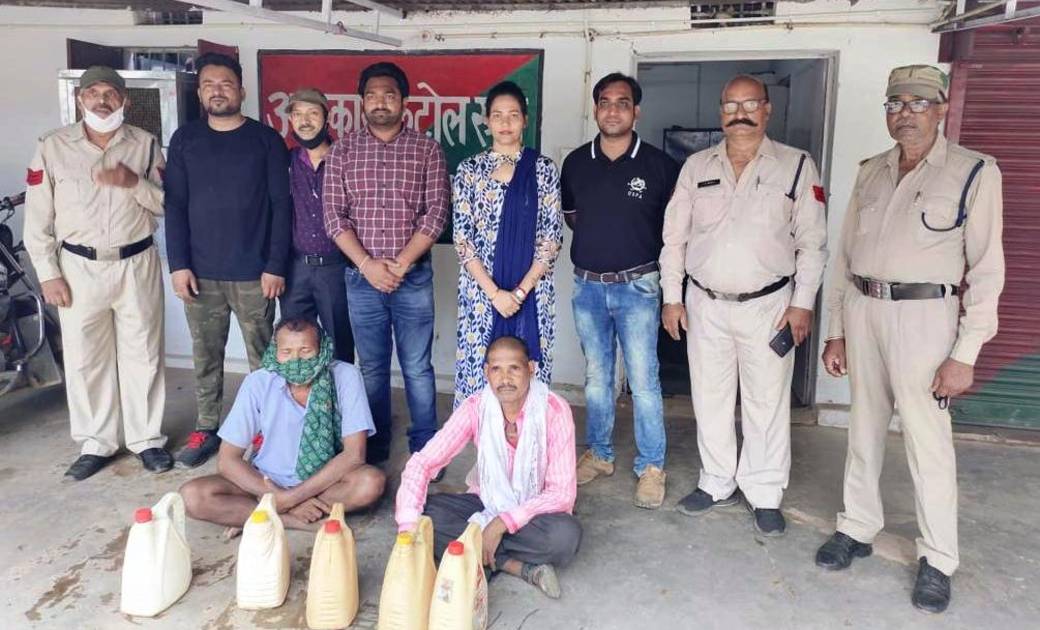 आबकारी विभाग महासमुंद द्वारा अवैध मदिरा विक्रय पर बड़ी कार्रव... - CG Sandesh